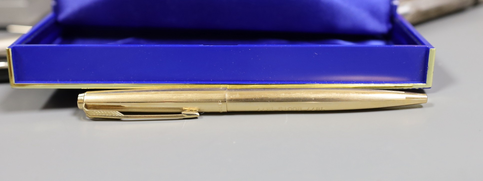 A quantity of pens including a silver fountain pen (8)